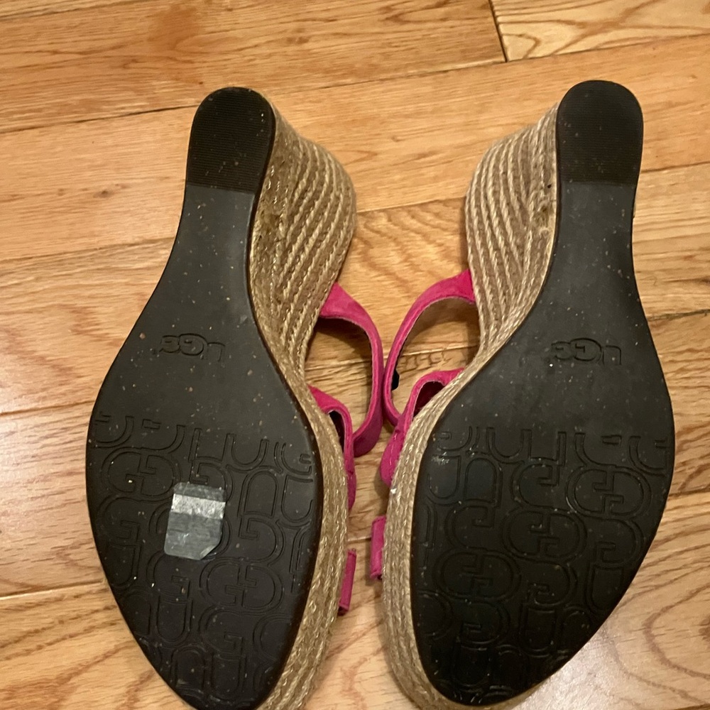 UGG Women's Fuchsia Sandals - Picture 6 of 6